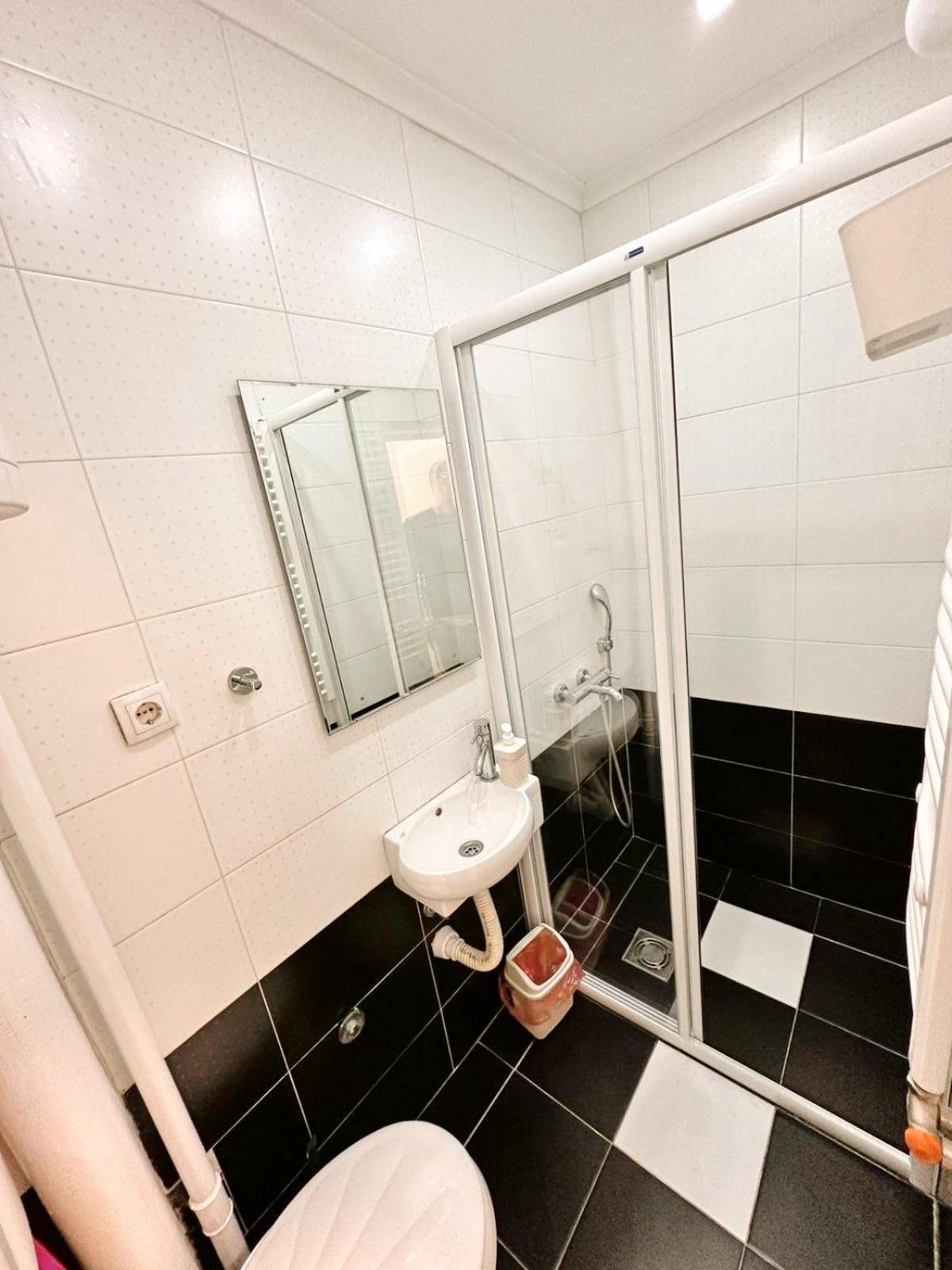 Modern Central Apartments Renovated Belgrado Exterior foto